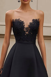Schwarzes Trägerloses Appliziertes Langes Ballkleid mit Rüschen